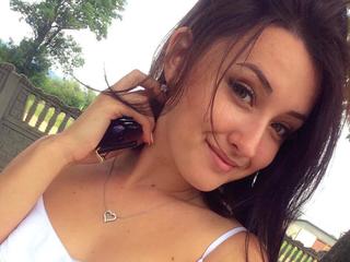 Nelara Wild - Welcome! I am here to chat and play different naughty games, want to join me?